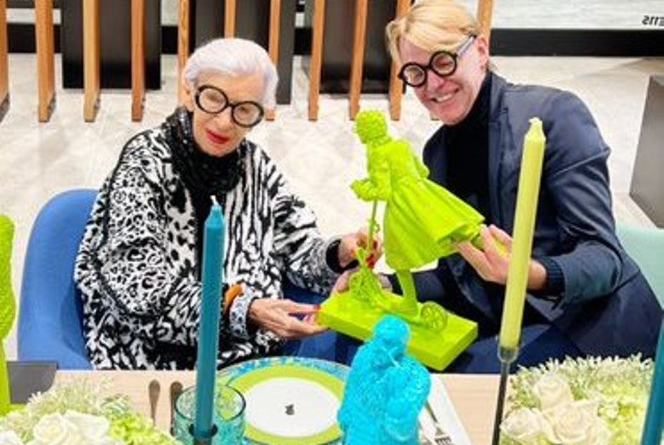 Fashion icon Iris Apfel visits pop-up shop modeled in her honor